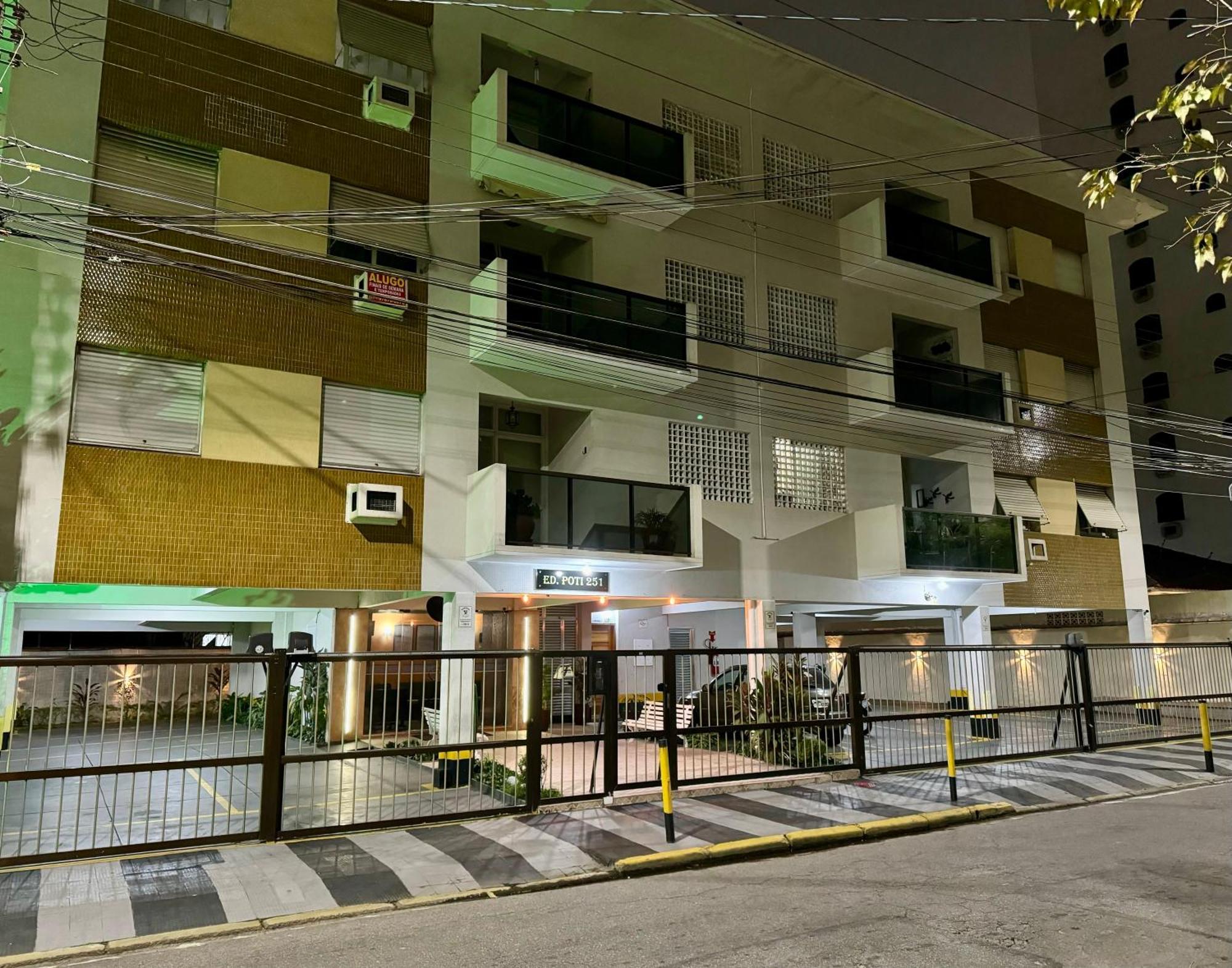 Charme Na Pitangueiras 2 Apartment Guaruja